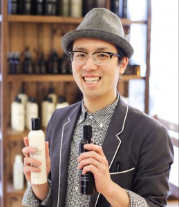流行や広告にまどわされず、本当に必要なヘアケア商品をえらぶ知恵を、お客様にはおつたえしてゆきたつですね。