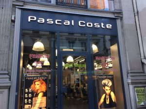 女性と男性の「カットシャンプー」価格がどーんと書かれています。