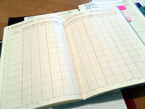 工程管理とスケジュール管理が一致するプロジェクト管理ツールがあると便利。だから逆算手帳を今回ご紹介しました。ルーズリーフタイプで、プロジェクト管理に特化したシートも、いいですね。