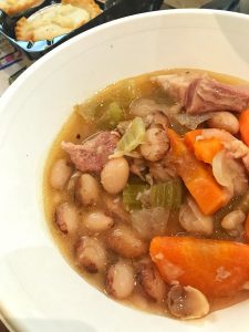 軽食ランチ付きセミナーをはじめて1ヵ月ほどです。昼食を食べるお店を探してあるきまわらなくていいうえ、なんだか、みんなそれぞれ自分の好きな話をワイワイできる雰囲気がいいなあ感じています。もうしばらく、ランチ軽食付きセミナー、みかんぐみでつづけてみまーす。