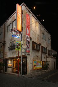 商店街のなかで外装も目立つように改装した美容室様(写真と本文は関係ありません)